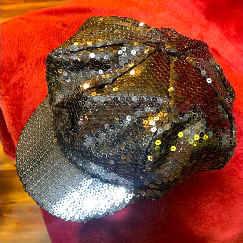 UNISEX DARK SILVER OR GREY SEQUIN NEWSBOY CAP HAT, HAS HARD SEQUINED BILL NWOT